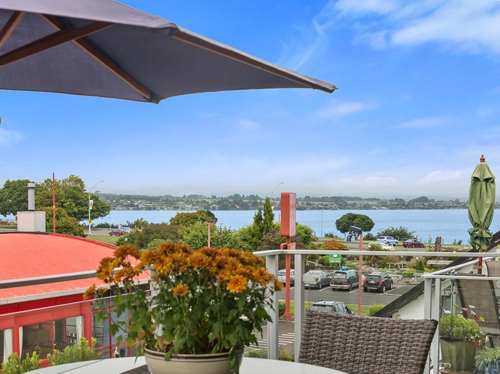 Relax On Roberts - Taupo Holiday Home Buitenkant foto